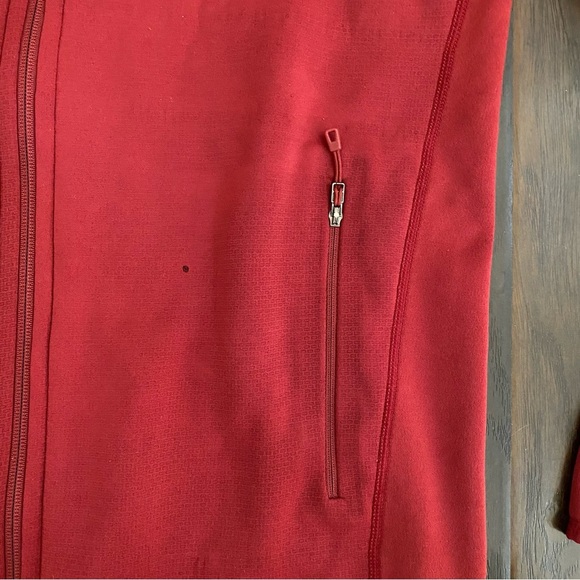 Patagonia full sleeve full zipper jacket men’s size L current size S - a hole - Picture 3 of 10